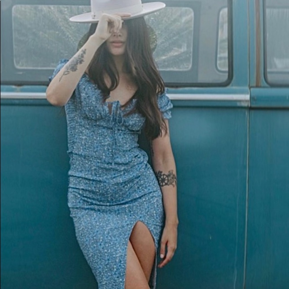 URBAN OUTFITTERS Kiss the sky off the shoulder midi dress size medium